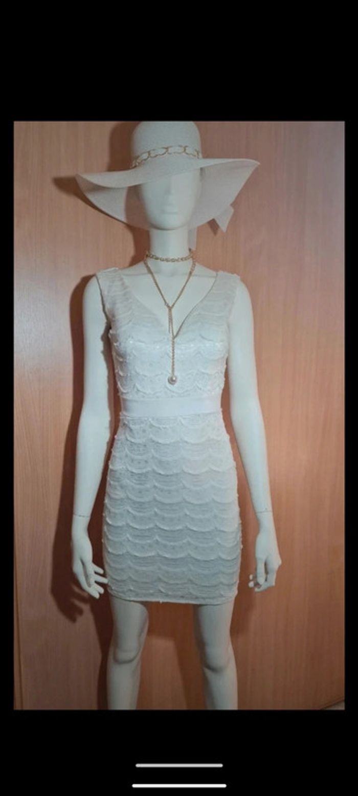 Robe blanche dentelle