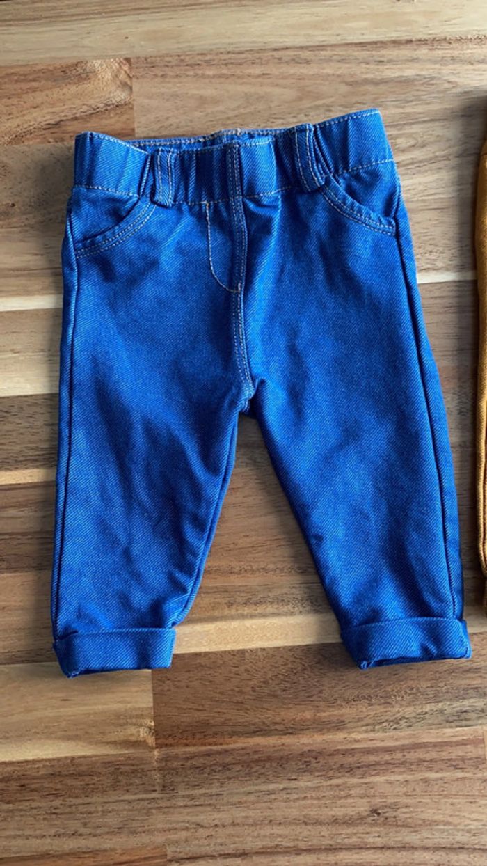 Lot de pantalons et t-shirts - photo numéro 9