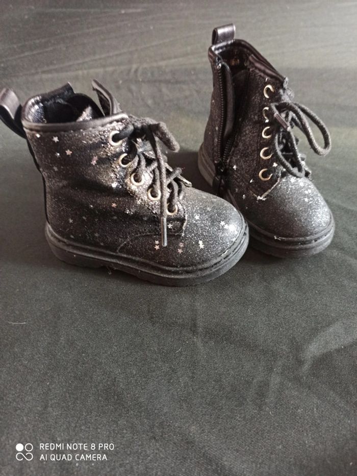 Boots noires et paillettes étoiles - photo numéro 2