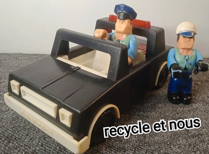 vintage voiture de police fisher price + 2 figurines
