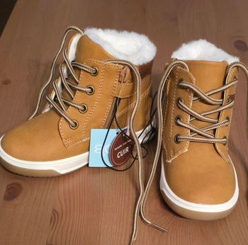 😍😍💙💙NEUVES  (non portées) 🤎🤎💥💥 superbes bottines fourrées garçon pointure 24🤎🤎💙💙
