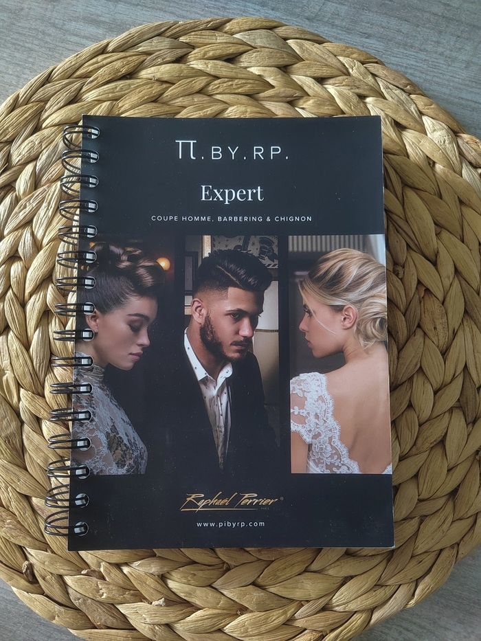 Livre coupe Raphaël Perrier - Expert coupe homme, barbering et chignon - photo numéro 2