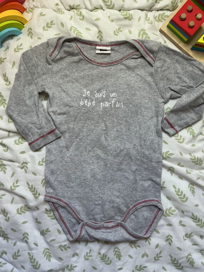 body manches logues gris inscription devant mots d'enfants 18 mois - photo numéro 3