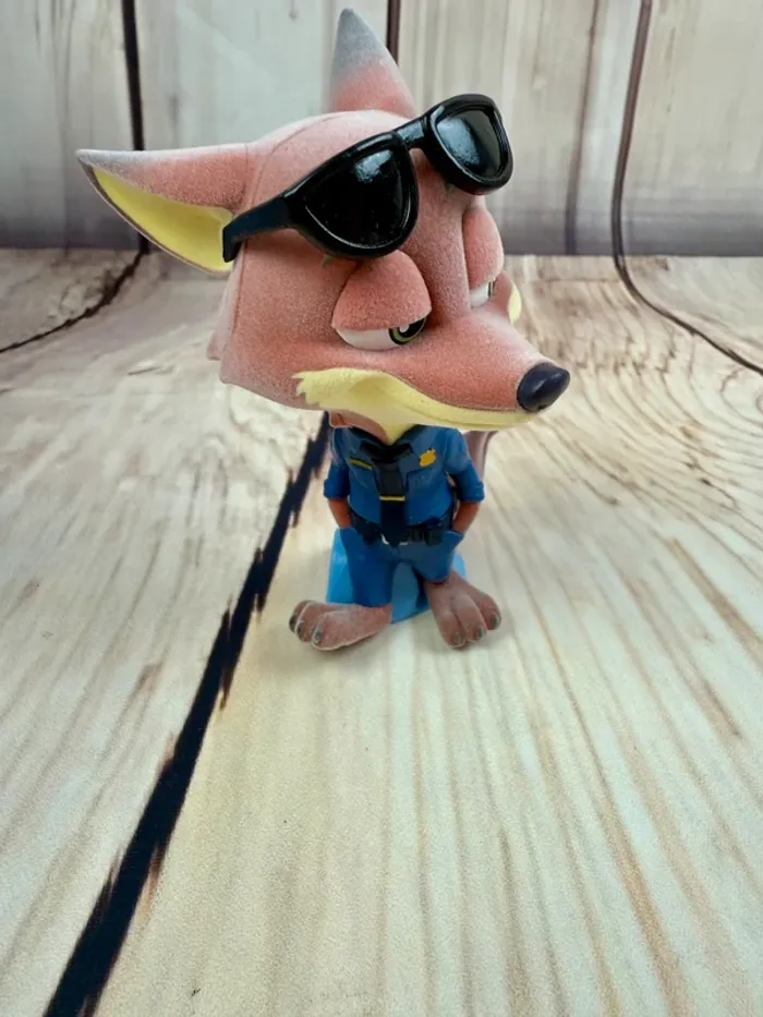 Figurine authentique Disney Japon Zootopie Nick Wilde Fluffy Puffy - tenue de policier - photo numéro 12