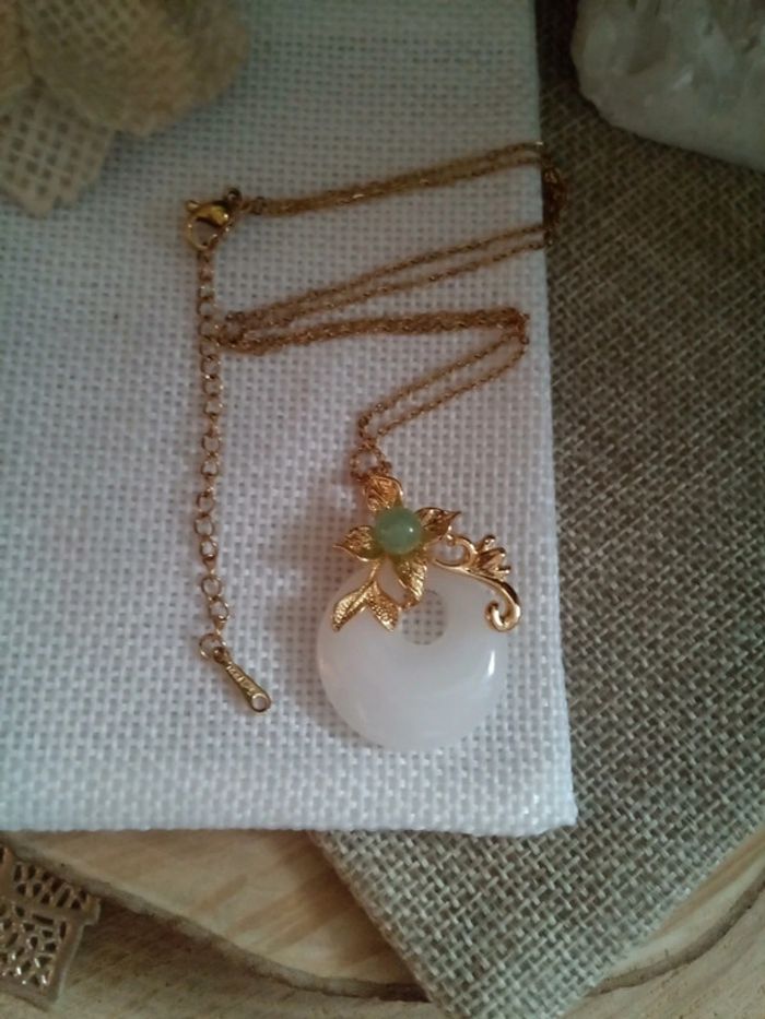 Collier en pierre de jade blanche et aventurine