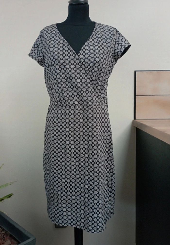 Robe noire et blanche
manches courtes