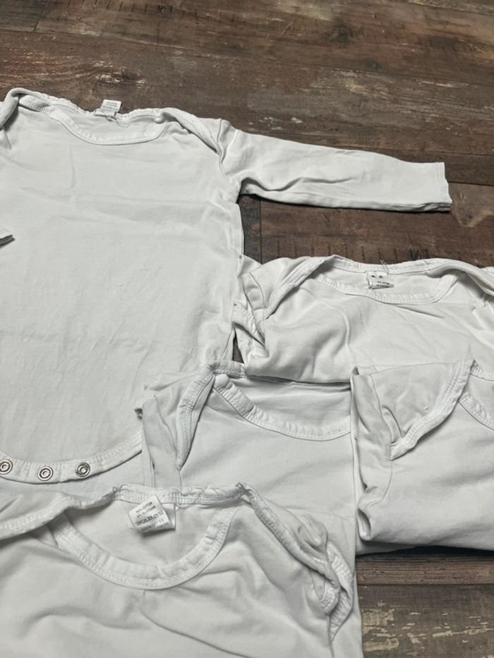 Lot de 5 bodys blancs - photo numéro 2