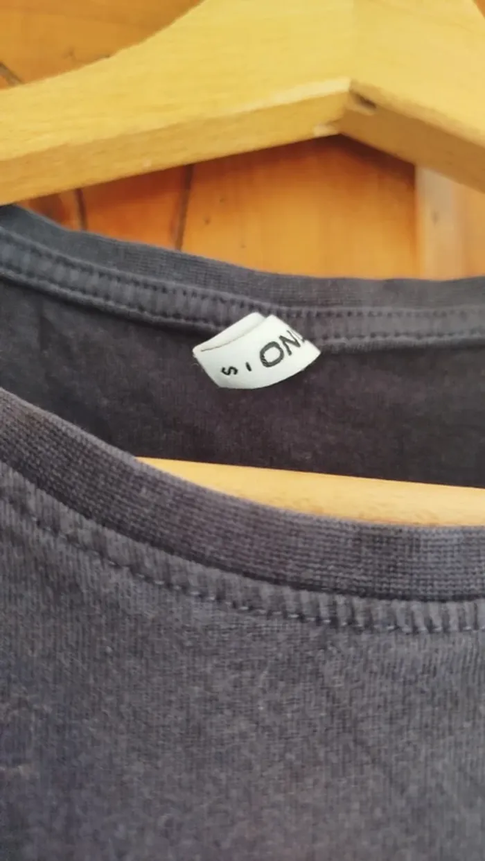 T shirt taille S - photo numéro 4