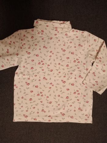 Tee shirt col roulé blanc à fleurs