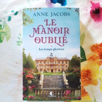 LE MANOIR OUBLIE T1 LES TEMPS GLORIEUX de Anne JACOBS Ed. Charleston