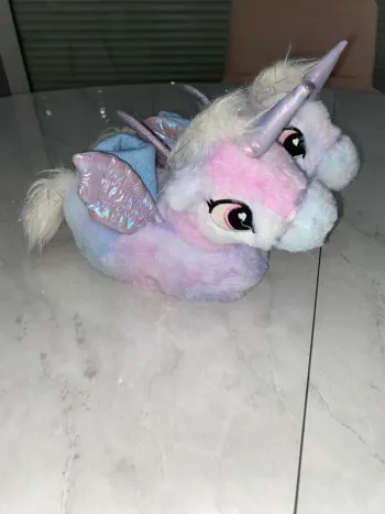 Chaussons peluche licorne