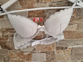 1 soutien-gorge blanc taille 85 B marque ETAM