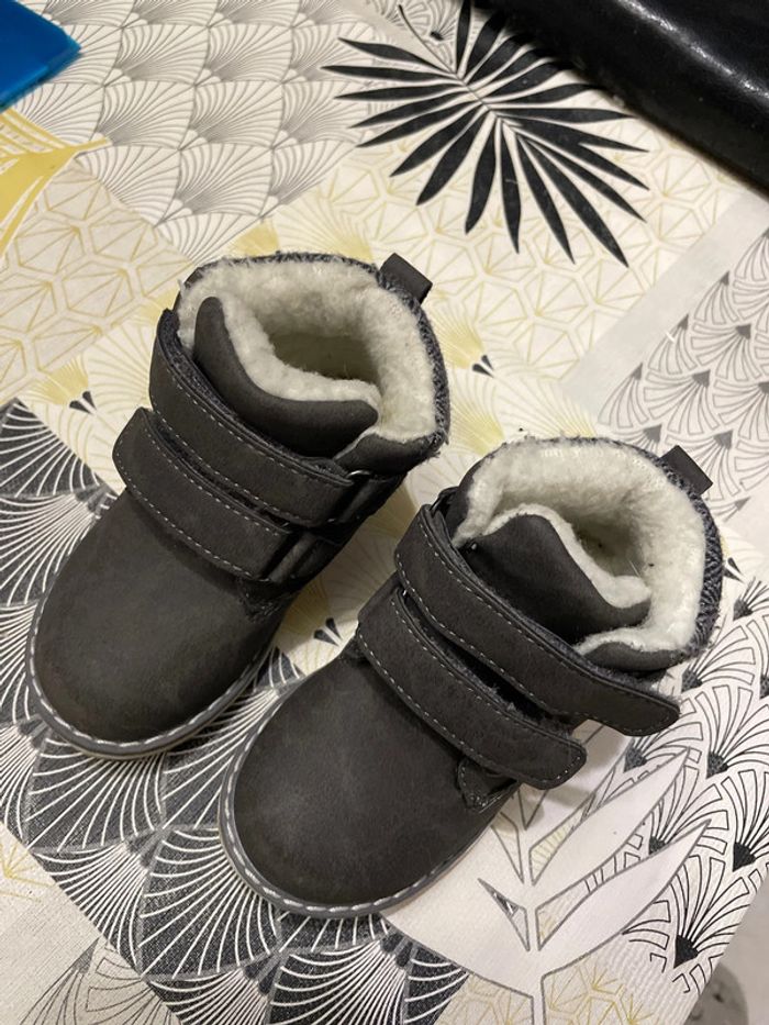 Chaussures montantes pointure 21 - photo numéro 4
