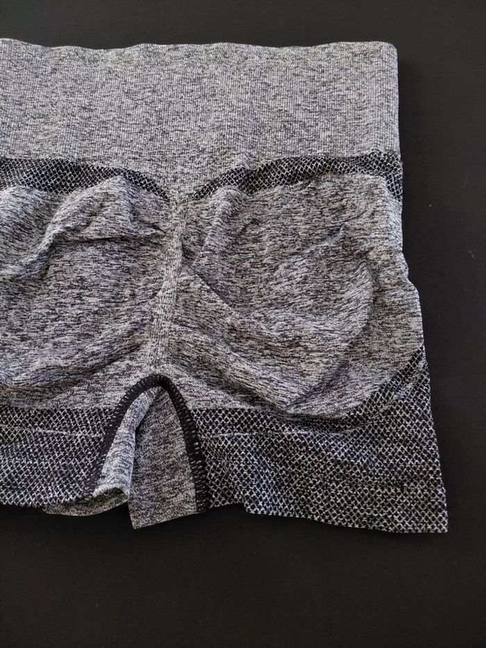 Short de sport gris effet push up fessier bombé S/M - photo numéro 3