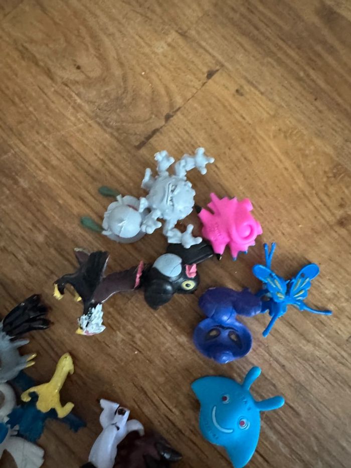 Lot figurines Pokémon avec sa pochette - photo numéro 3