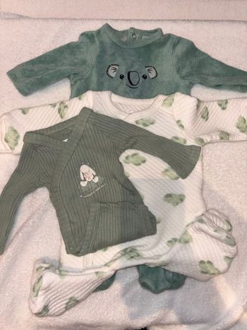 Lots de deux pyjamas et un bodies