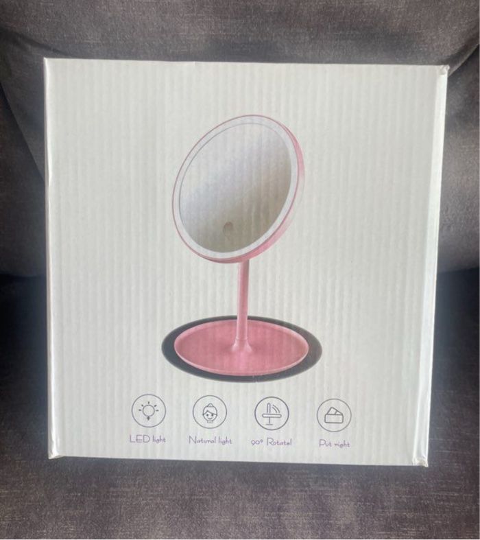 Miroir lumineux à recharge USB neuf - photo numéro 3