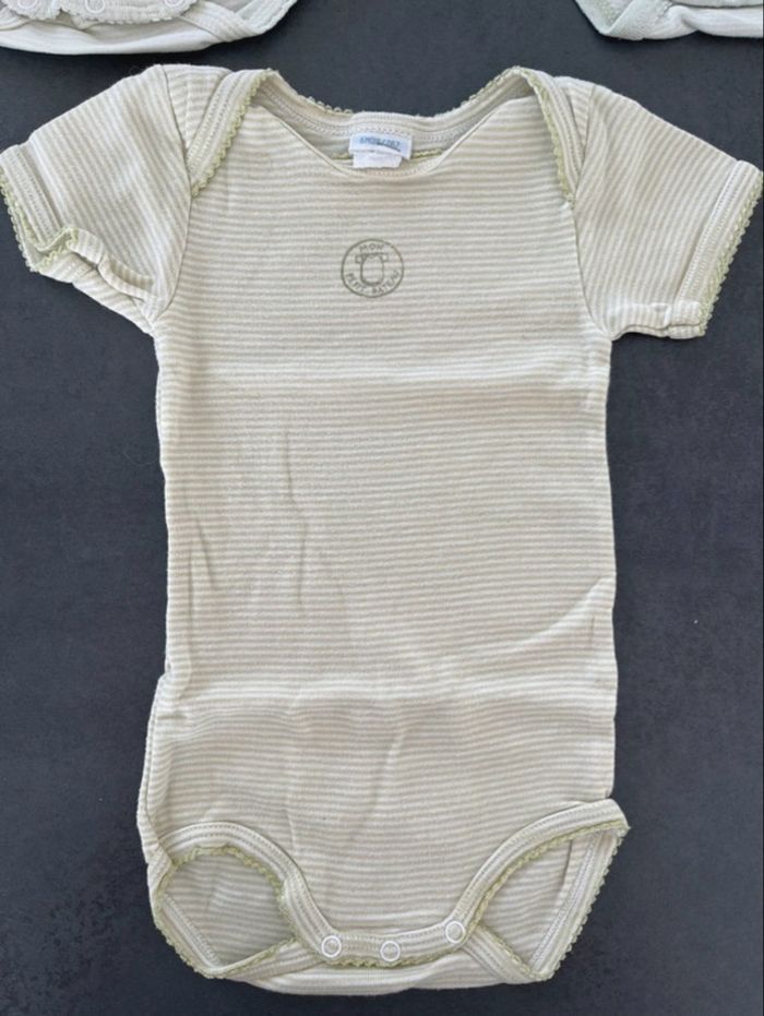 3 bodies petit bateau 6 mois - photo numéro 2
