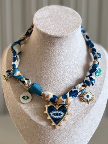 Collier à breloques 