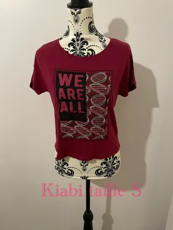 T-shirt à manches courtes bordeaux col rond motif noir et jaune Kiabi taille S