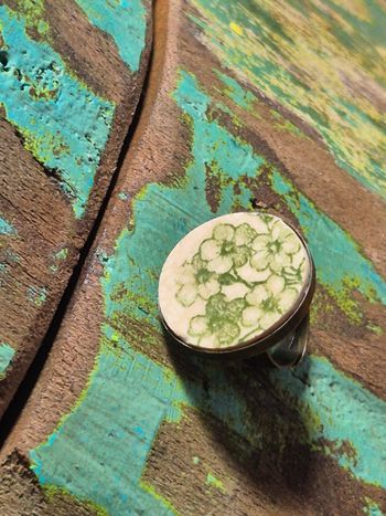 Bijou bague vintage faïence 