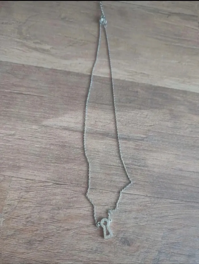 Collier serrure avec strass