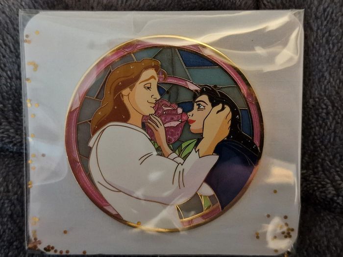 Pin's Adam et Belle, la belle et la bête disney - photo numéro 1
