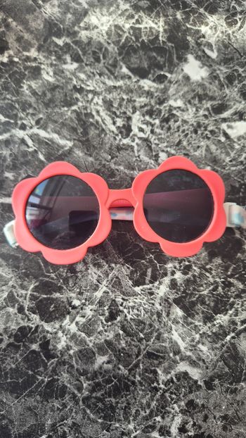 Lunettes de soleil fleurs bébé