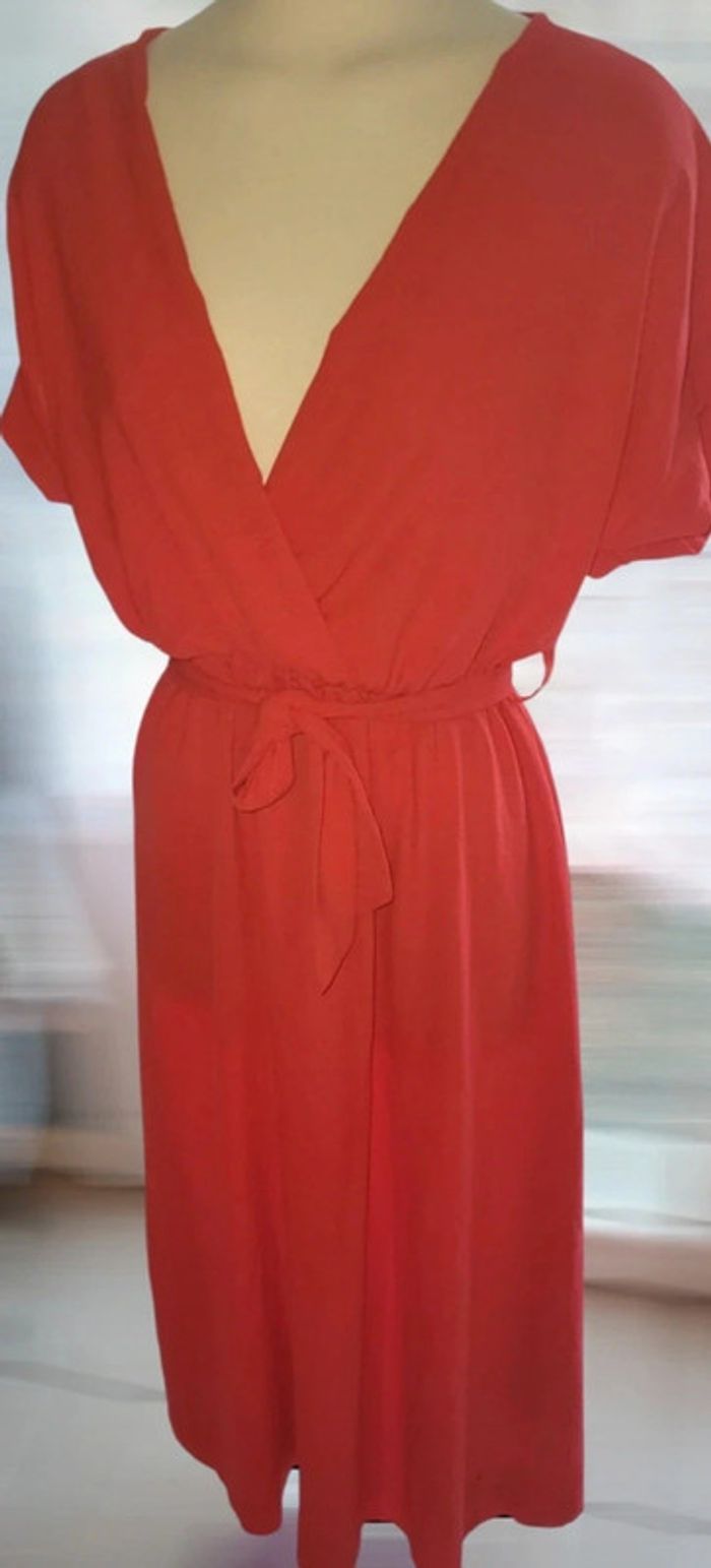 Élégante robe rouge avec ceinture – Parfaite pour toutes occasions - photo numéro 2