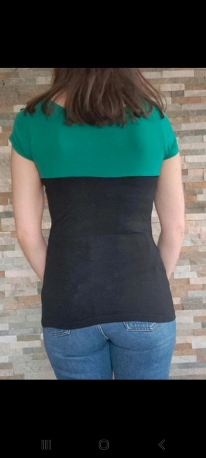 Tee-shirt noir et vert marque Divided taille XS - photo numéro 3