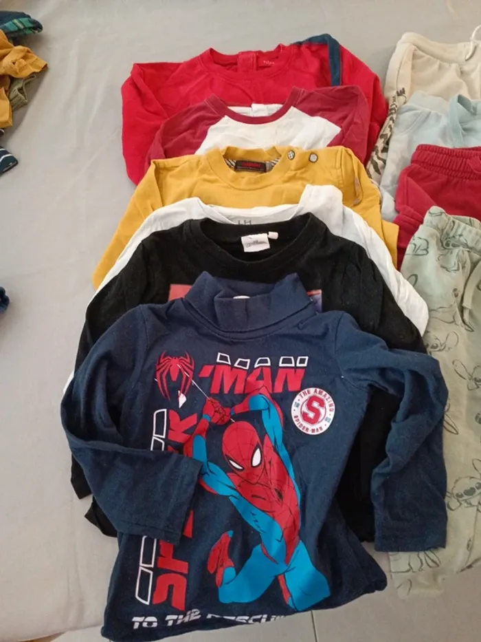 Lot de vêtements 23/24 mois - photo numéro 2