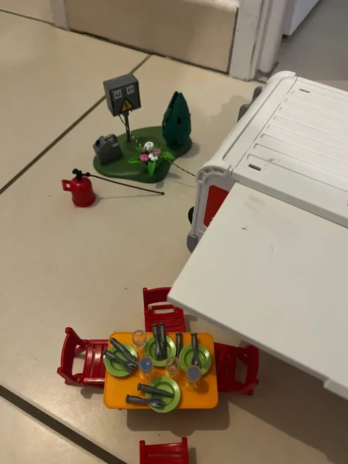 lot voiture familiale et caravane playmobil - photo numéro 2