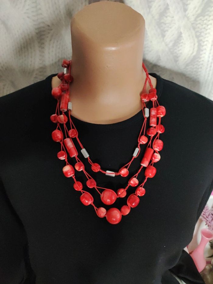 Collier rouge vintage