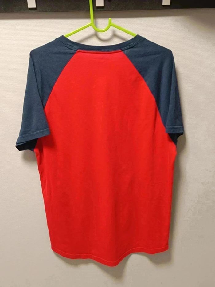 🟥 T-shirt Hollister rouge et bleu marine 🟦 - photo numéro 6