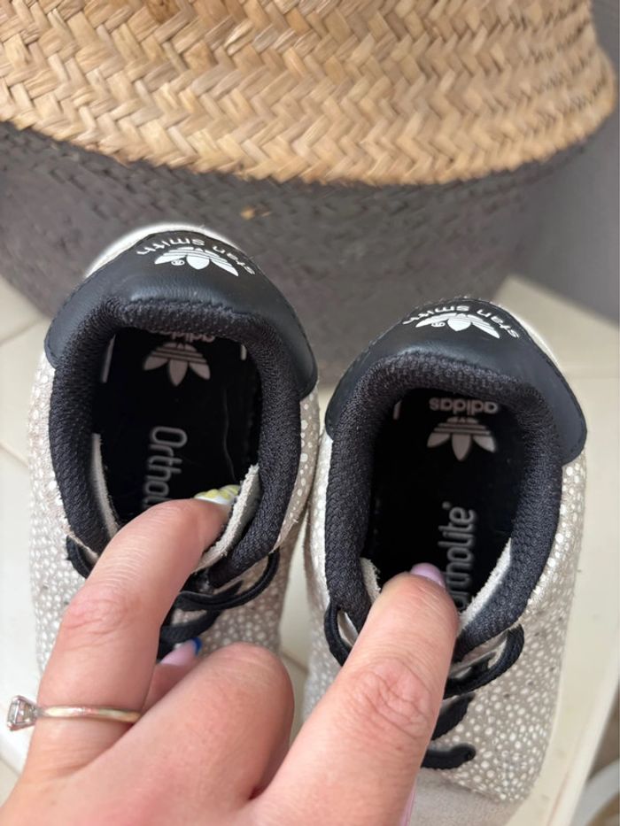 Adidas Stan Smith enfant - à motif pois - 100% cuir - lacets élastique - pointure 24 - photo numéro 4