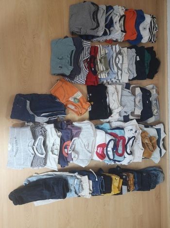 Très grand lot vêtements hiver 6 mois.