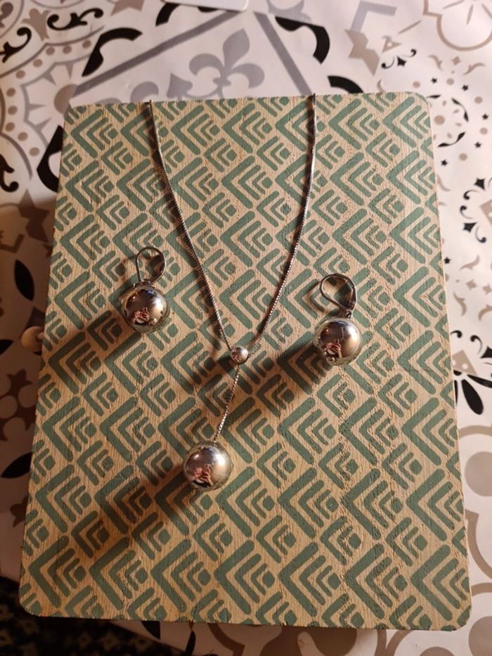 Ensemble collier boucle d'oreille