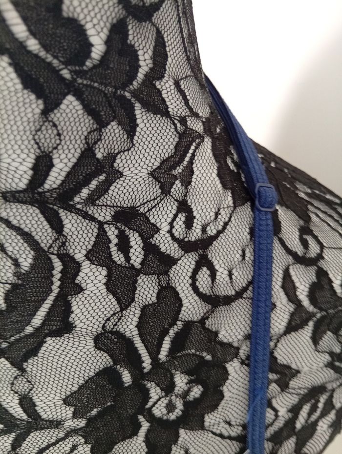 Joli débardeur fines bretelles réglables p'tite dentelle à l' arrière - photo numéro 5