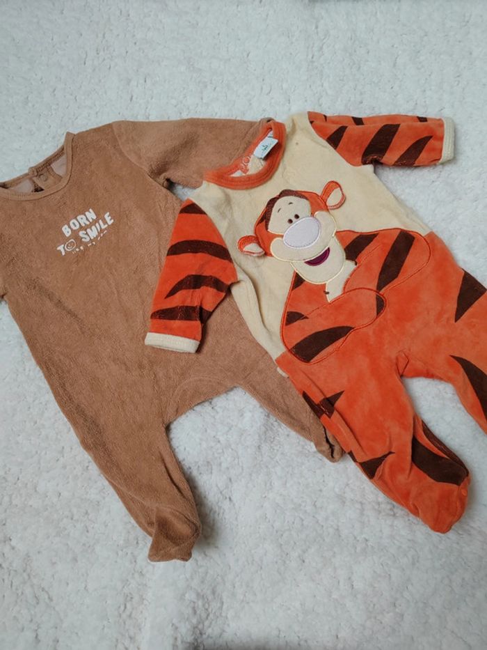 2 pyjamas taille 1 mois 56cm