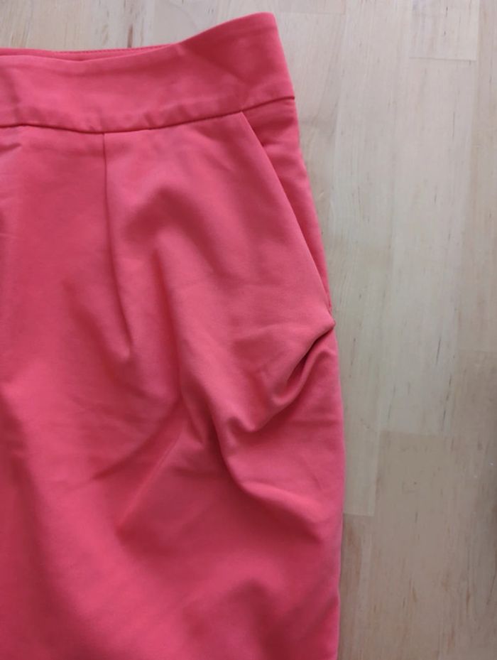 Jupe courte corail Zara poches italiennes pincées - photo numéro 3