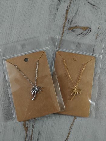 Lot 2 colliers neufs