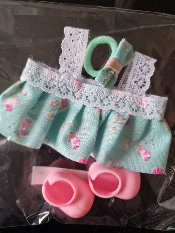 Robe pour poupée style labubu