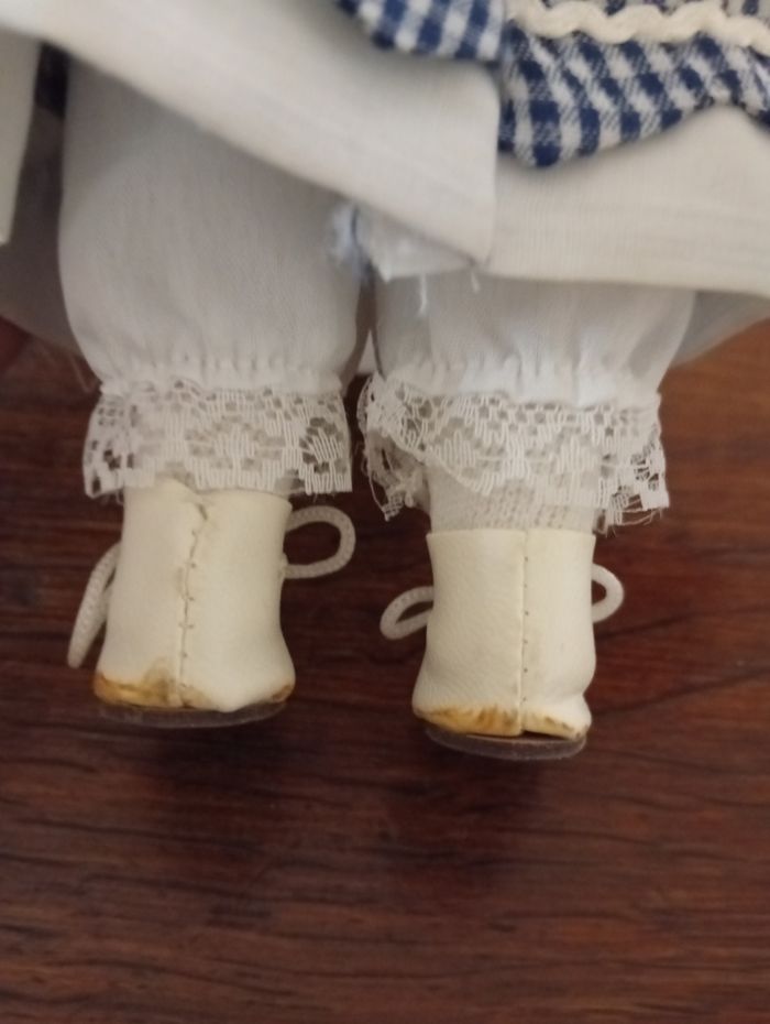 Poupée de collection tête en porcelaine - photo numéro 5