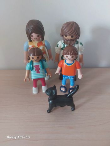 Famille avec chat playmobil