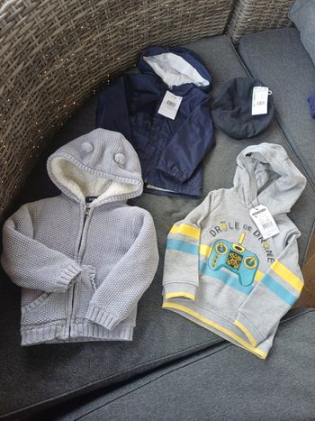 Lot de sweat, gilet, parka 2ans garçon neuf