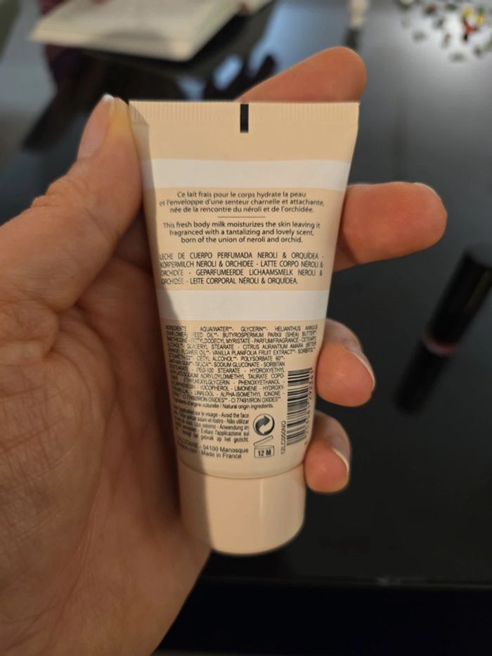 Lot rouge à lèvres Révolution Pro et lait hydratant l'Occitane - photo numéro 3