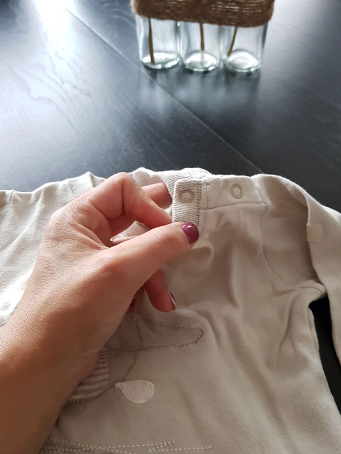 Pantalon et t-shirt - photo numéro 3