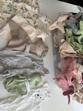 Lot 63 doudous bébé lapin ours lune étoile – déstockage