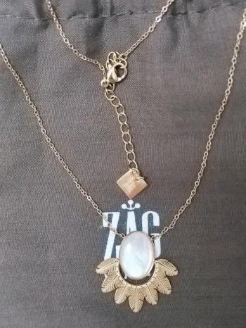 📿 Amulette collier inspiration égyptienne 🪔 en acier doré à l'or fin avec de la nacre