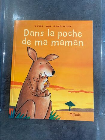 Livre dans la poche de ma maman